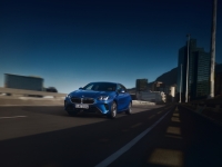 Abbildung zeigt Sonderausstattungen.