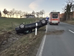 Auf dem Dach landete der BMW nach dem Unfall am 26. Dezember 2025.
