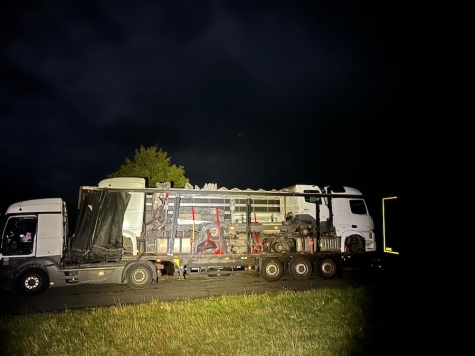Auf dem Auflieger befanden sich am 10. September 2025 zwei Sattelzugmaschinen und ein Lkw.