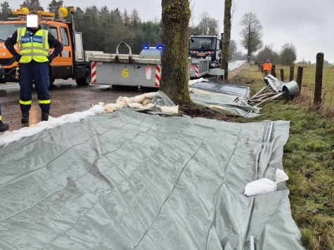 Der THW-Ortsverband Korbach unterstützte die Straßenmeisterei nach einem schweren Unfall.