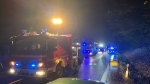 Die Feuerwehr und Rettungskräfte im Einsatz nach einem schweren Unfall auf der B 251 bei Brilon-Wald.