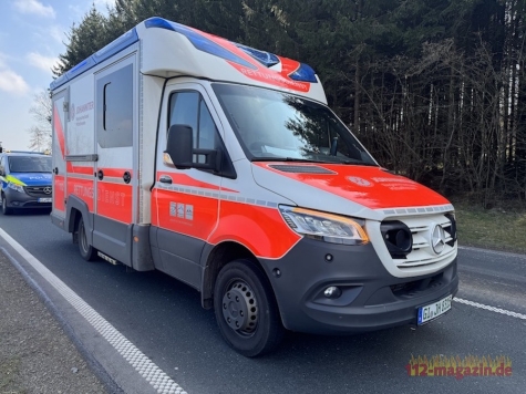 Mit Frakturen wurde der 62-jährige Motorradfahrer in das Krankenhaus nach Bad Wildungen gebracht.