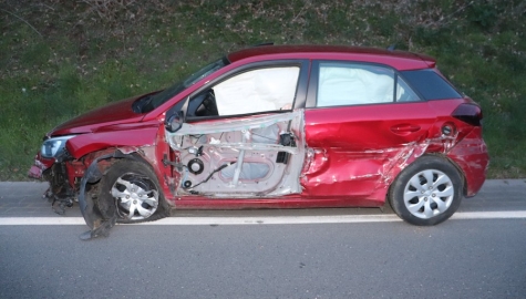 Bei einem Verkehrsunfall am 9. April 2026 auf der B 83 bei Stahle wurde ein Autofahrer schwer verletzt.