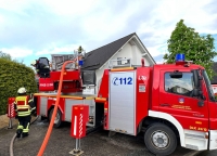 Die Feuerwehren der Gemeinde Allendorf (Eder) und Frankenberg (Eder) wurden am Samstagnachmittag (13. Mai 2023) zu einem Dachstuhlbrand alarmiert.