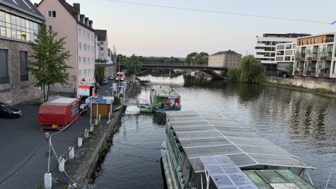 Mit Boot, Drohne und Ölsperre war ein größerer Kräfteeinsatz nötig. Insgesamt waren 25 Einsatzkräfte beteiligt.