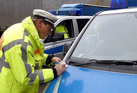 Die Korbacher Polizei sucht Hinweisgeber zu einer Verkehrsunfallflucht in der Pommernstraße.