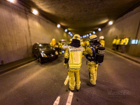 Zahlreiche Einsatzkräfte trainierten bei der turnusgemäßen Übung im Waltenbergtunnel den Ernstfall.