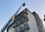 Am Mittwochabend (14. Juni 2023) wurde die Feuerwehr Bad Wildungen von der Leitstelle mit dem Einsatzstichwort &quot;F2&quot; zu einem gemeldeten Dachstuhlbrand in einem leerstehenden Gebäude in der Hufelandstraße alarmiert.