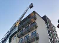 Am Mittwochabend (14. Juni 2023) wurde die Feuerwehr Bad Wildungen von der Leitstelle mit dem Einsatzstichwort "F2" zu einem gemeldeten Dachstuhlbrand in einem leerstehenden Gebäude in der Hufelandstraße alarmiert.