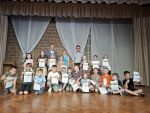 BNE-Diplome „Clever macht Zukunft“ für die Kinder der 3. Klasse der Grundschule Hörin- ghausen – Landrat Jürgen van der Horst überreichte die Urkunden persönlich zum Ende  des Schuljahres 2025/26, unterstützt von Fachdienstleiterin Claudia Knublauch.
