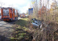 Die Kasseler Feuerwehr musste am Montag (22. November) eine Person aus einem verunfallten Fahrzeug befreien.