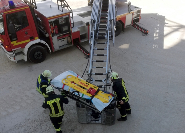 Die Feuerwehr Brilon musste am Dienstag (6. September 2022) einen Lastkraftwagenfahrer von einem Silozug retten.