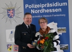 Am 7. März 2024 überreichte Polizeidirektor Tino Hentrich im Namen des Vereins &quot;Bürger und Polizei&quot; die Kasseler Polizeimedaille an die Korbacherin Manuela Klein.