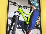 Ein ungesichertes Mountainbike wurde aus einem Vorgarten gestohlen, die Polizei ermittelt.