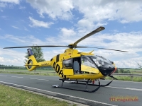 Nach der Erstversorgung an der Unfallstelle wurde die Motorradfahrerin mit dem ADAC Rettungshubschrauber nach Marburg geflogen.