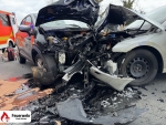 Zwei Menschen bei Frontalunfall schwer verletzt
