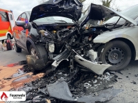 Zwei Menschen bei Frontalunfall schwer verletzt
