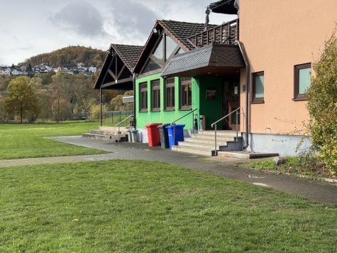 Zwischen dem 21. und 25. Oktober 2025 ereignete sich im Vereinsheim „Am Sportplatz“ in Battenfeld ein Einbruch.