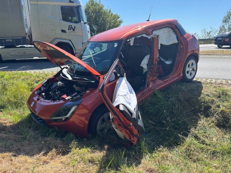 Bei einem Zusammenstoß auf der B 252 bei Diemelstadt wurden am 12. August 2026 zwei Autofahrer verletzt.