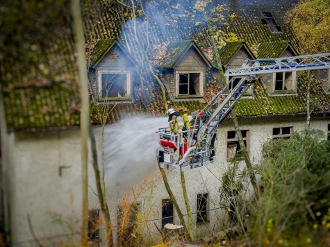In Siedlinghausen brannte ein leerstehendes, marodes Gebäude; die Brandbekämpfung erfolgte ausschließlich von außen.