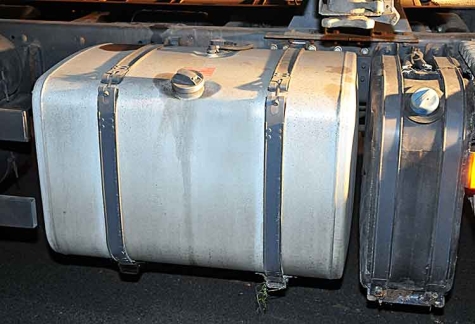 200 Liter Diesel haben unbekannte aus Baustellenfahrzeugen in Rhoden gestohlen.