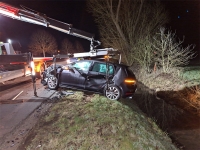 Am 8. März 2026 kollidierte ein VW mit einem abgestellten Milchanhänger im Landkreis Waldeck-Frankenberg.