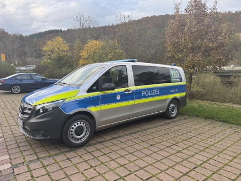 Die Polizei in Kassel stoppte einen 59-Jährigen, der unter Drogeneinfluss fuhr. Ein Vortest zeigte Kokain, Amphetamine und THC im Urin an.