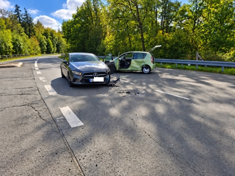 An der Einmündung von L 553 und L 3090 kollidierten am 24. September 2026 zwei Fahrzeuge.
