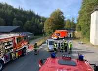 Die Feuerwehr Brilon wurde am Montagmorgen (2. Oktober 2023) zu einem Verkehrsunfall nach Brilon-Wald alarmiert.