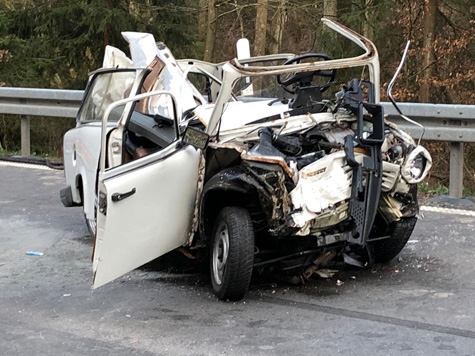 Dieser Trabant wurde am 8. April bei einem Verkehrsunfall komplett zerstört - die Ermittlungen zur Unfallursache dauern an.