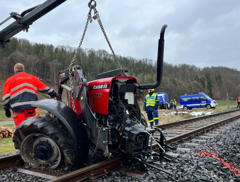 Das Technische Hilfswerk wurde am 4. April 2022 auf der Bahnstrecke zwischen Ederbringhausen und Viermünden eingesetzt.