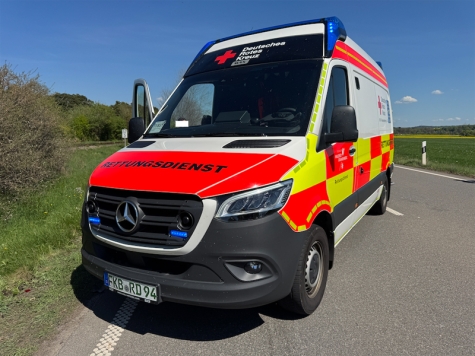 Mit einem RTW musste die Unfallverursacherin am 27. April 2026 ins Krankenhaus nach Frankenberg transportiert werden.