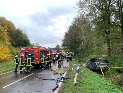 Die Briloner Feuerwehr hat am Freitagnachmittag (27. Oktober 2023) eine PKW-Fahrerin (57) aus ihrem Fahrzeug befreit.