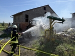 Durch das schnelle Eingreifen konnte ein Übergreifen des Feuers auf umliegende Gebäude verhindert werden.