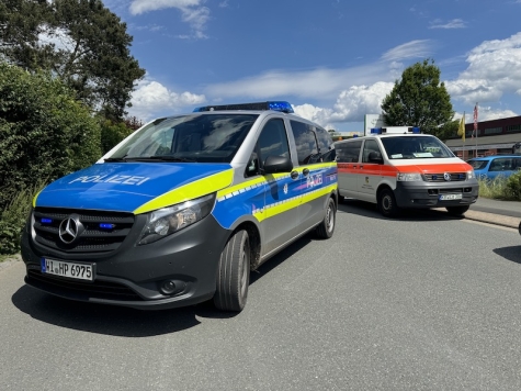 Am Donnerstag wurde ein Mann mit einem Kinnschlag so schwer verletzt, dass er am nächsten Tag operiert werden musste. Die Polizei sucht weitere Zeugen.