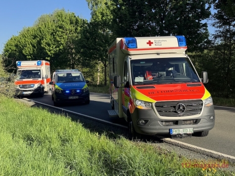 Auf der Altenbaunaer Straße in Kassel kam es am 29. Mai 2026 zu einem schweren Verkehrsunfall mit vier Fahrzeugen.