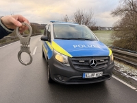 Ein in seiner Freizeit unterwegs gewesener Polizeibeamter erkannte die per Haftbefehl gesuchte Frau und nahm sie fest.