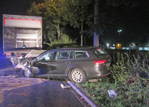 Im Rausch ungebremst gegen stehenden Lkw gekracht