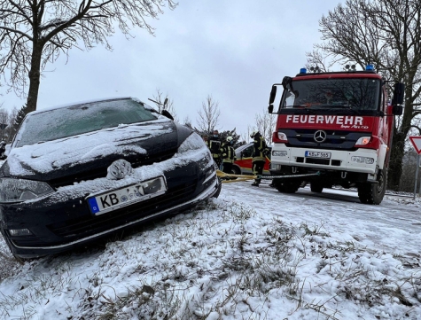 Am 25. Dezember 2021 half die Feuerwehr Allendorf/H. - Dainrode einem Autofahrer bei der Absicherung seines Pkws.