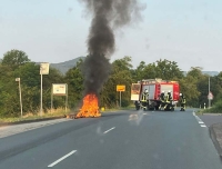 Eine BMW wurde am 9. Juli 2023 im Edertal ein Raub der Flammen.