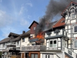 In der Straße „Neuer Weg“ in Körle kam es am 30. August 2026 zu einem Gebäudebrand.