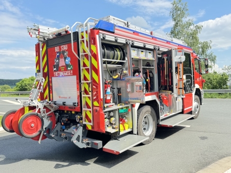 Gefahrstoffeinsatz der Feuerwehr Kassel nach Austritt von Salzsäure in einem Logistikunternehmen.