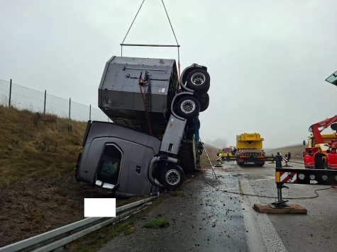 Am 25. November 2025 ereignete sich auf der A 49 nahe Schwalmstadt ein Unfall mit einem Tiertransport.