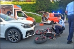 Der 15 jährige Fahrer des Leichtkraftrades wurde beim Aufprall schwer verletzt. Sein Begleiter erlitt leichtere Verletzungen, der Pkw-Fahrer blieb unverletzt.