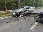 Am 5. September 2025 stießen auf der B 251 bei Sachsenhausen ein BMW und ein Mercedes-Benz frontal zusammen.