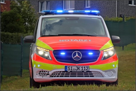 Der DRK Rettungsdienst in Siegen-Wittgenstein erhielt neue Notarzteinsatzfahrzeug auf Mercedes Vito mit vielen Vorzügen für Patienten und Einsatzkräfte.