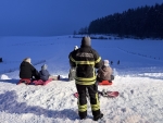 Dank der Unterst&uuml;tzung durch die Feuerwehr Friedrichshausen konnte der lokale Schlittenberg auch in der Dunkelheit intensiv genutzt werden.