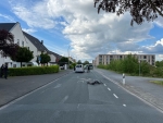 Der 16-jährige Fahrer des Elektrokleinstfahrzeugs erlitt bei dem Zusammenstoß schwere Kopfverletzungen.