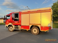 Ein Hausbewohner bemerkte am 2. August 2026 Flammen aus einer Erdgeschosswohnung und alarmierte die Feuerwehr.