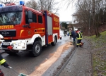 Etwa 600 Meter lang war am 4. Januar 2022 eine Ölspur im Willinger Ortsteil Usseln - die Feuerwehr war im Einsatz.